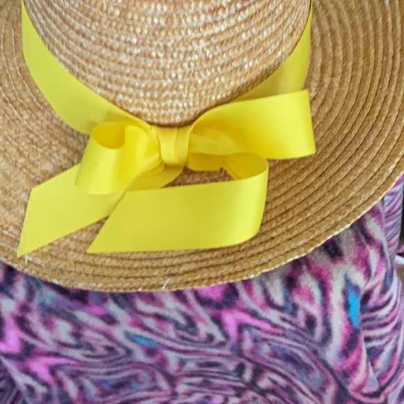 Chic Straw Hat with Yellow Ribbon - Picture 4 of 6